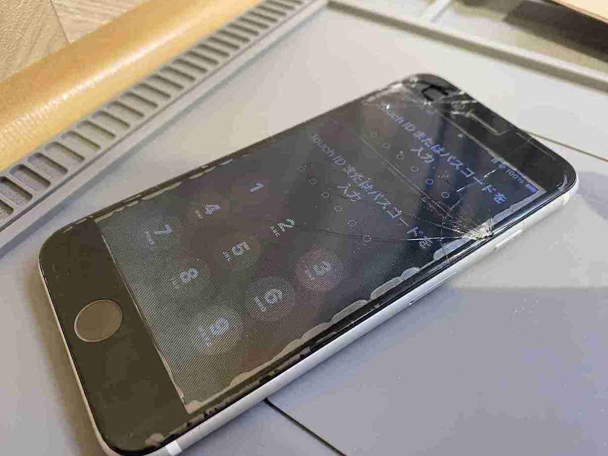 iPhoneSE2 画面割れ 修理前