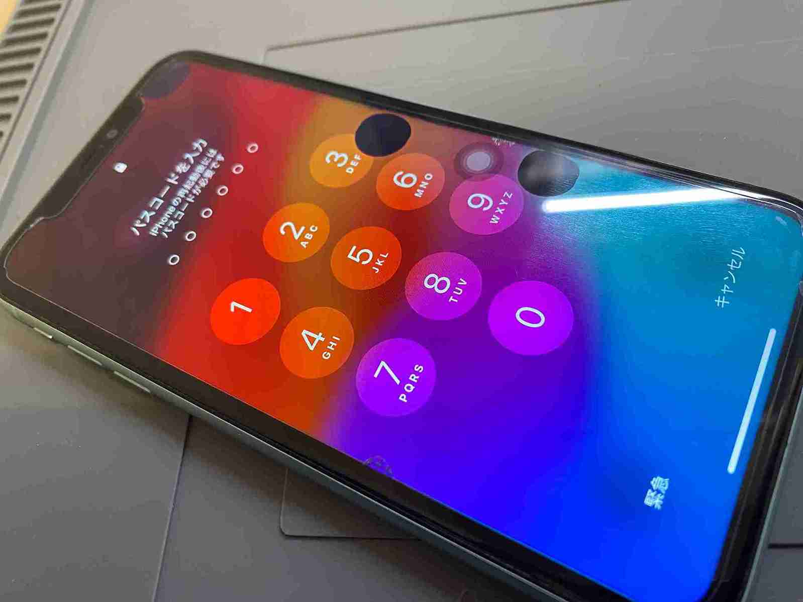 iPhone11 黒いシミ 画面修理前