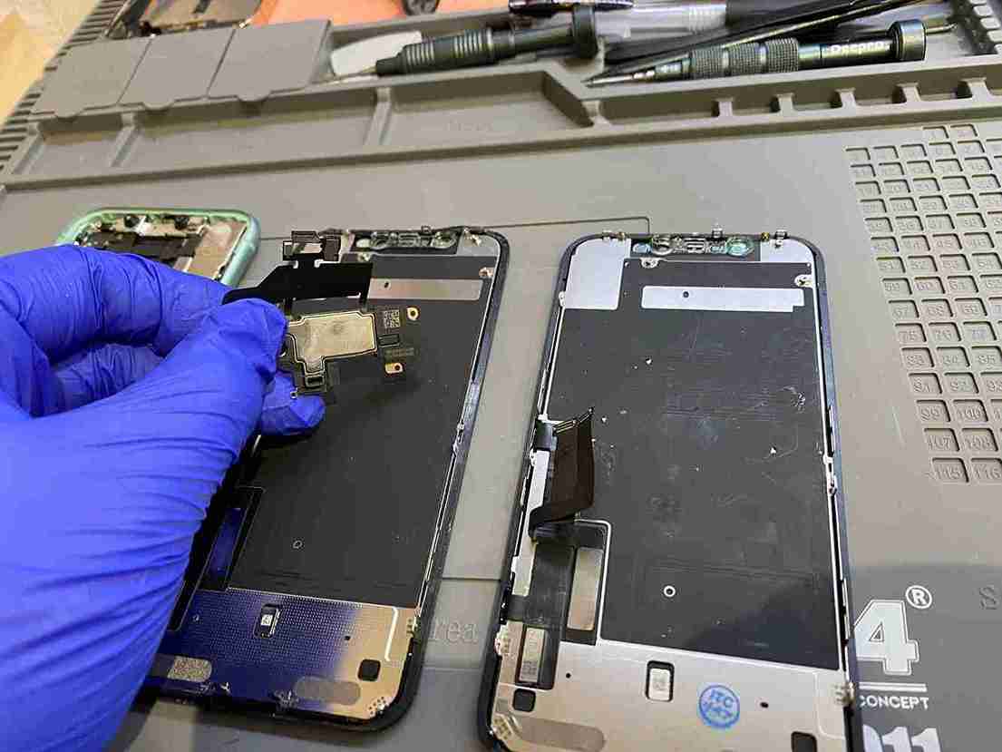 iPhone11 画面修理中