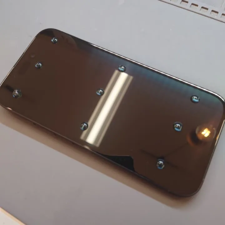 スマホの画面をガラスコーティングで保護