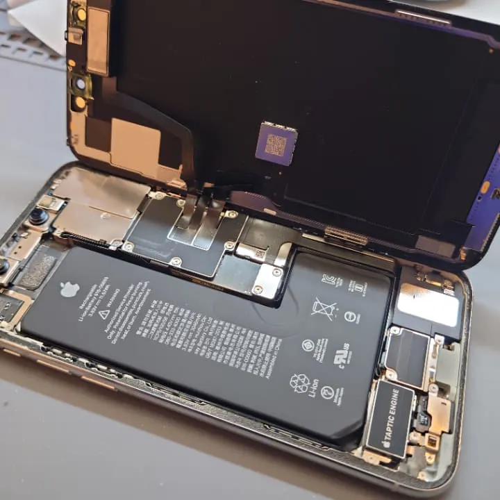 iPhone11proのバッテリー交換も即日可能