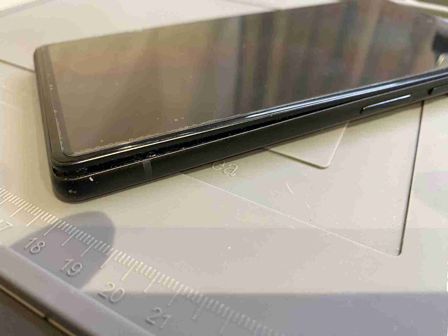 Google pixel6 膨張バッテリー 交換前