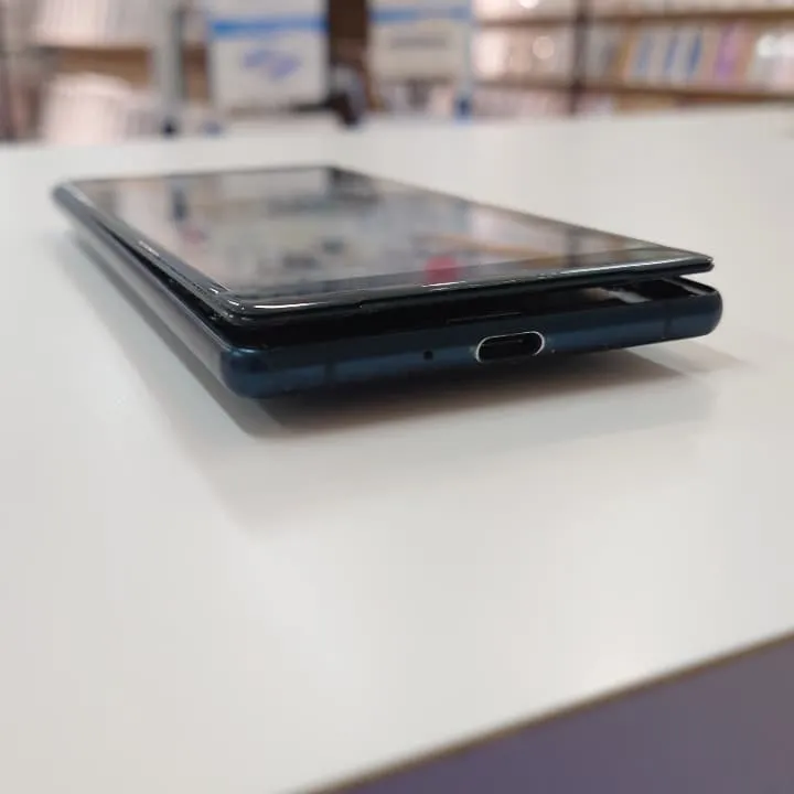 XPERIAスマホのバッテリー膨張修理