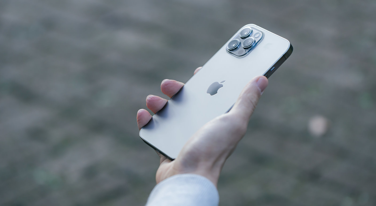 【突然の画面真っ暗!?】iPhoneが起動しない原因と対処法