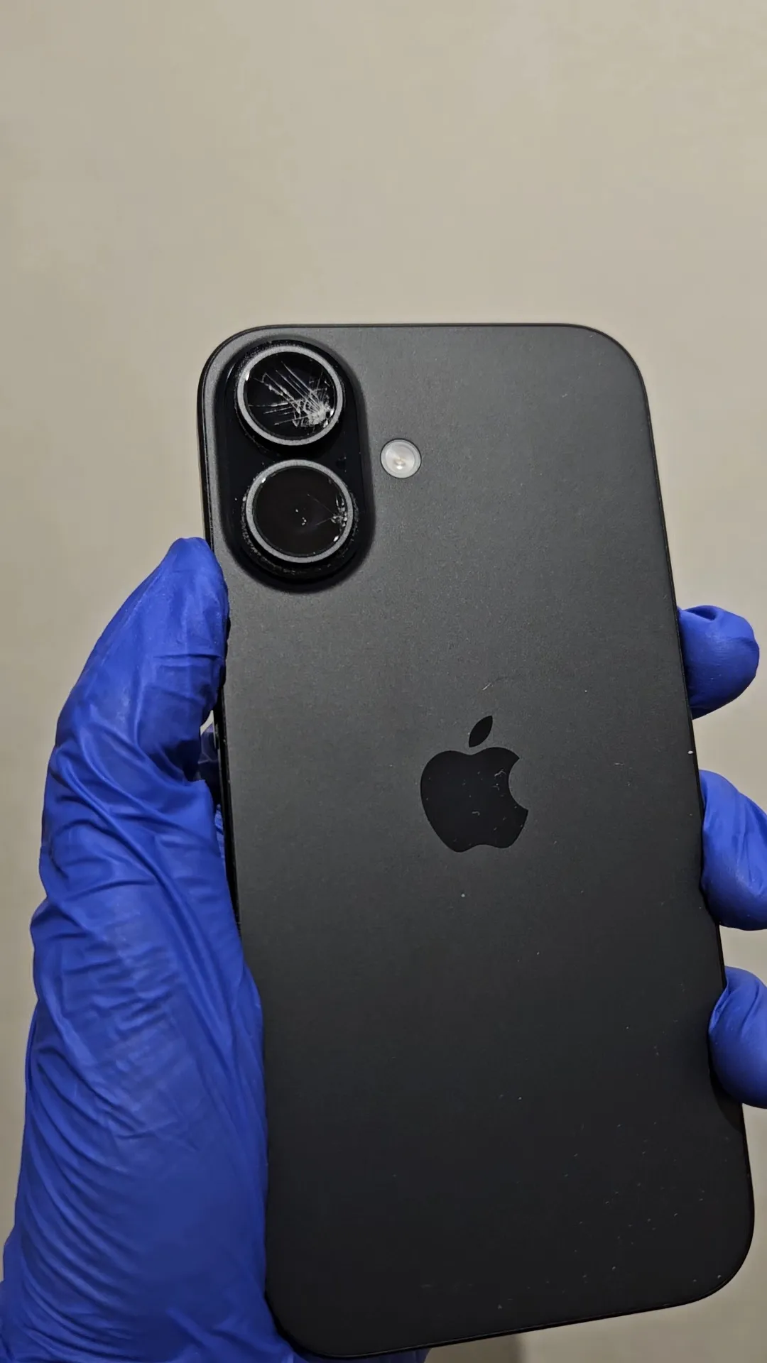 iPhone 16 レンズ割れた