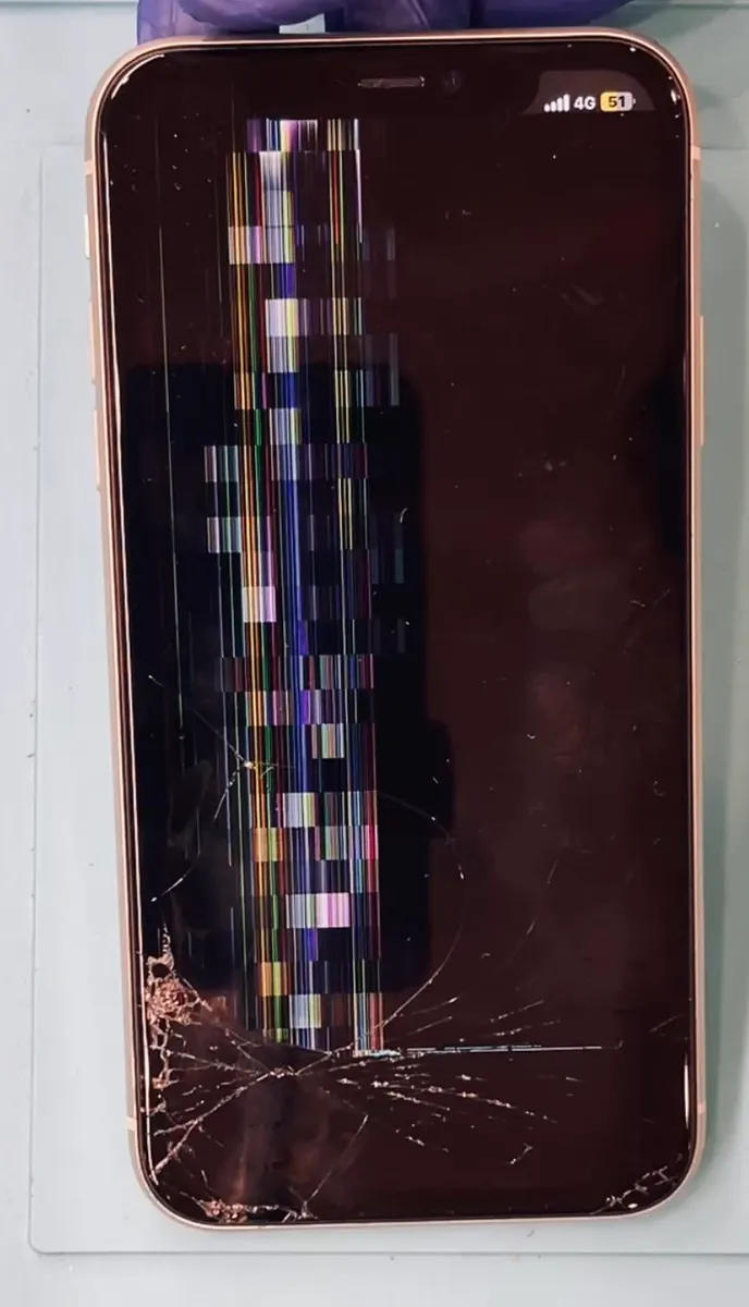 iPhone 画面割れ