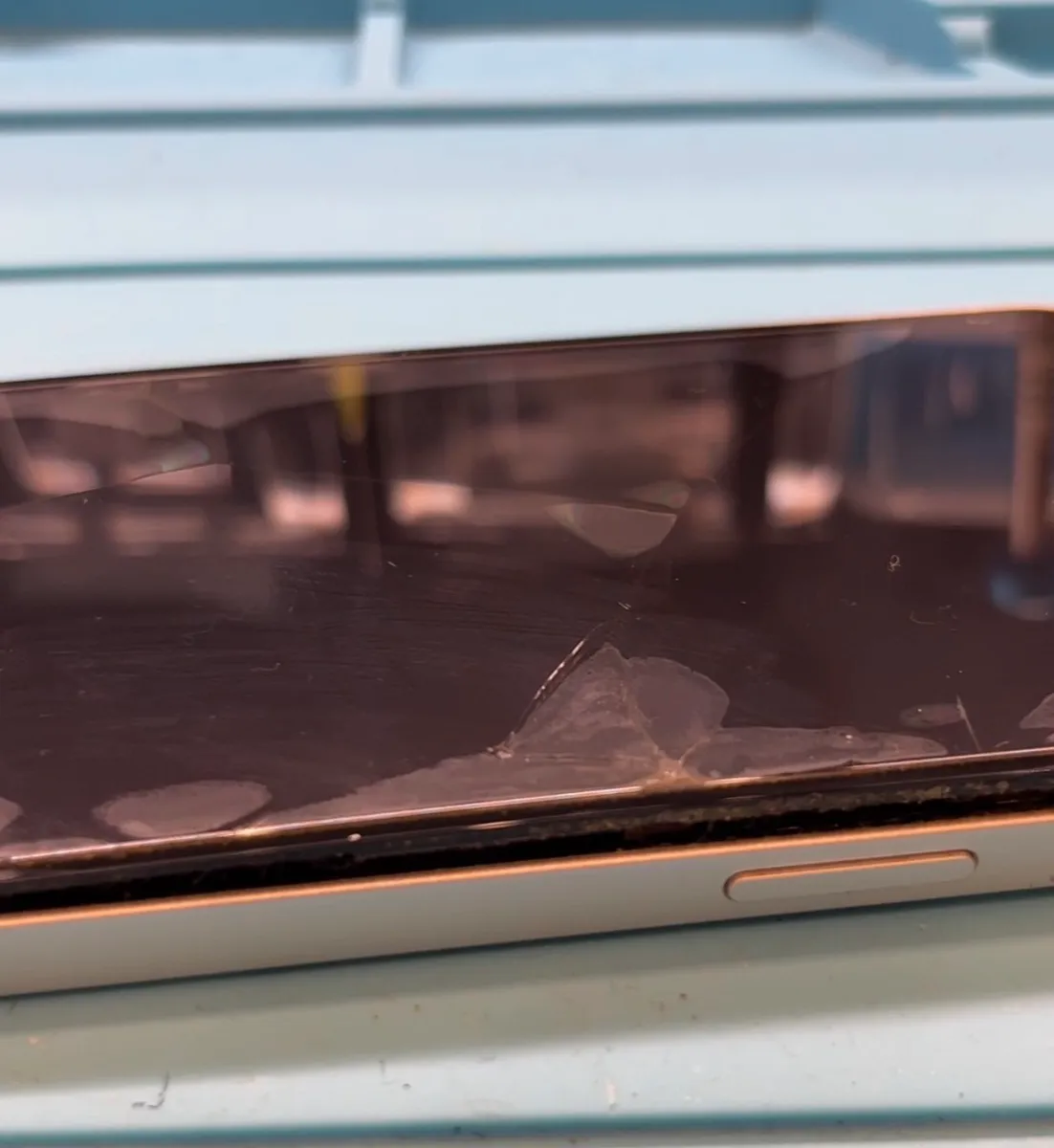 iPhone12バッテリー膨張