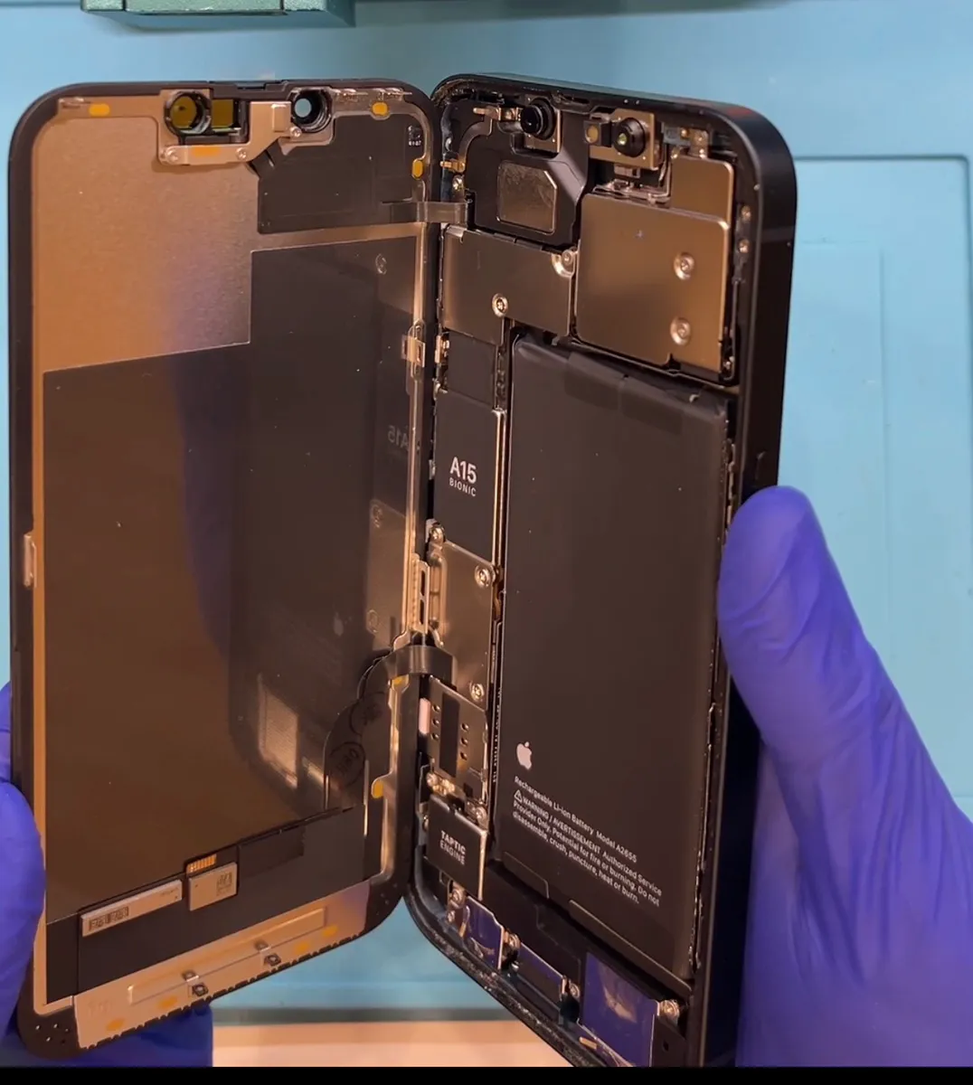 iPhone13 画面に線