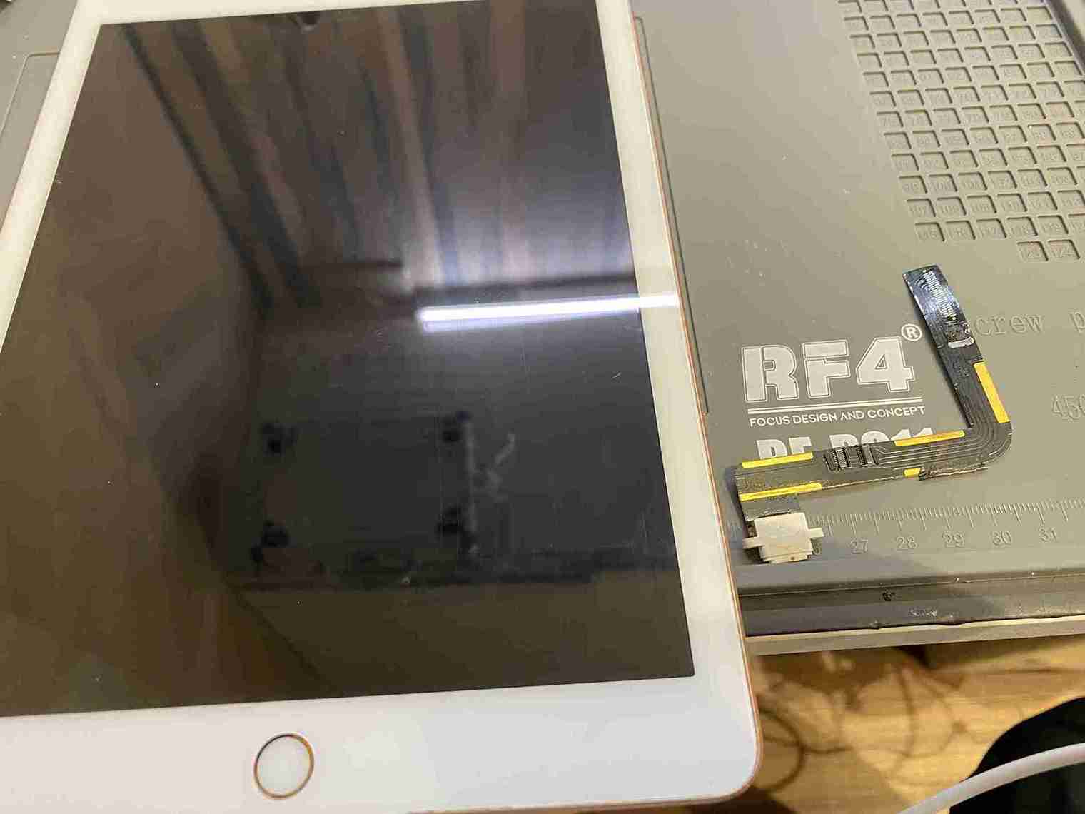 iPad第6世代のドックコネクター交換修理 大阪天六