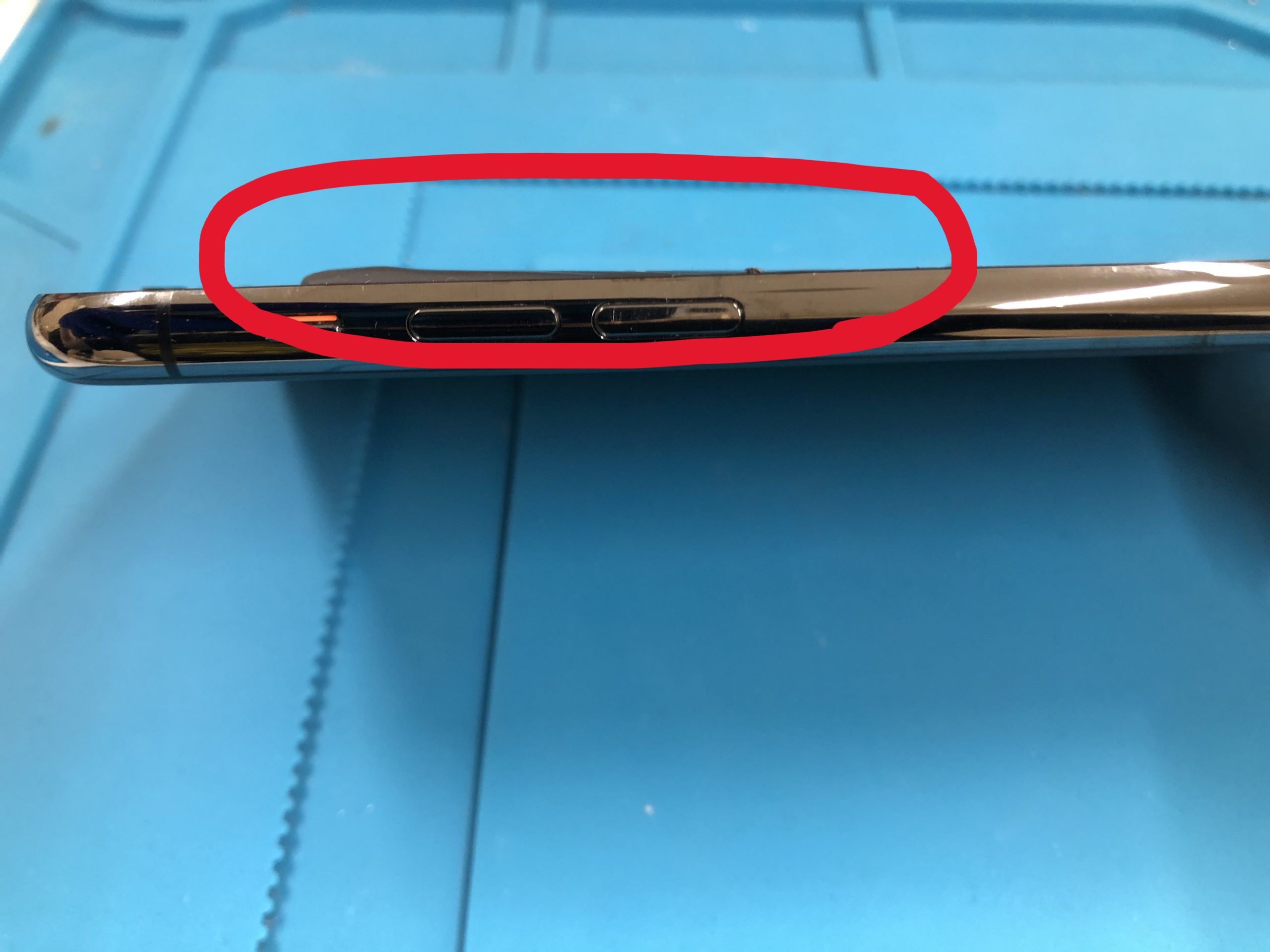 膨張したバッテリー部分