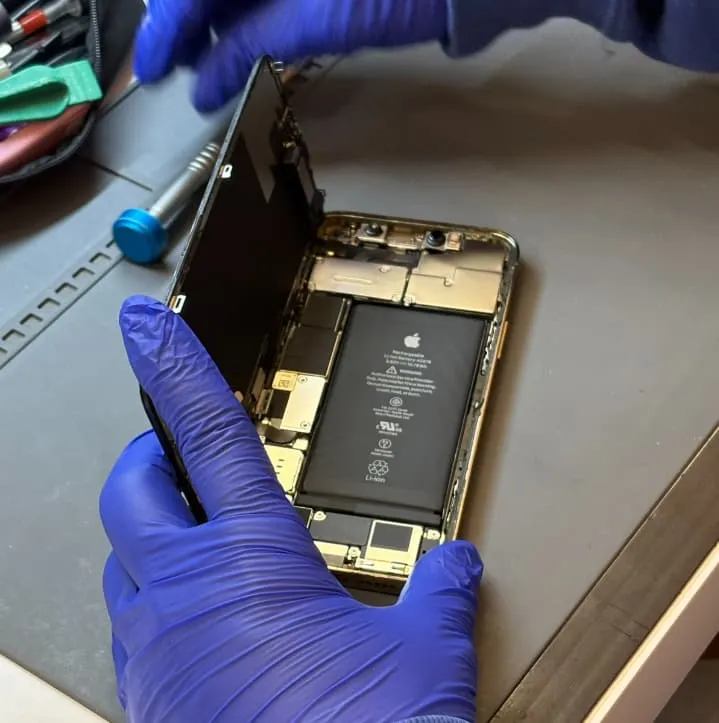 iPhone12のバッテリー交換