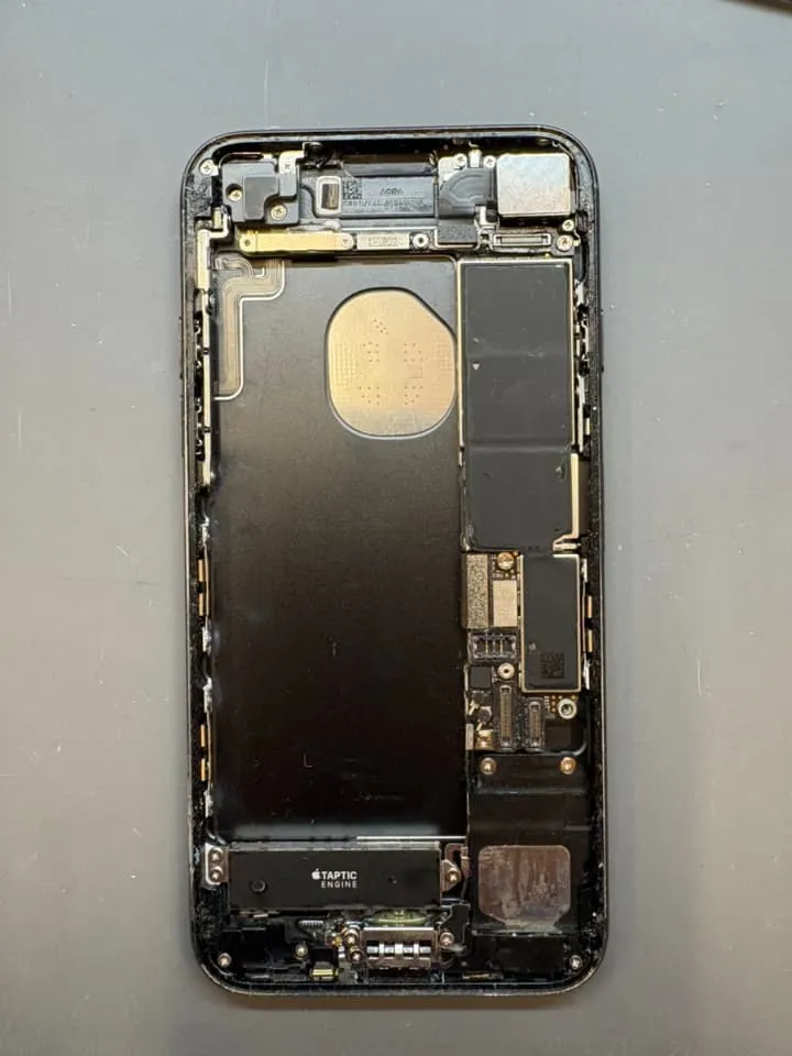 iPhoneSE3のバッテリー交換