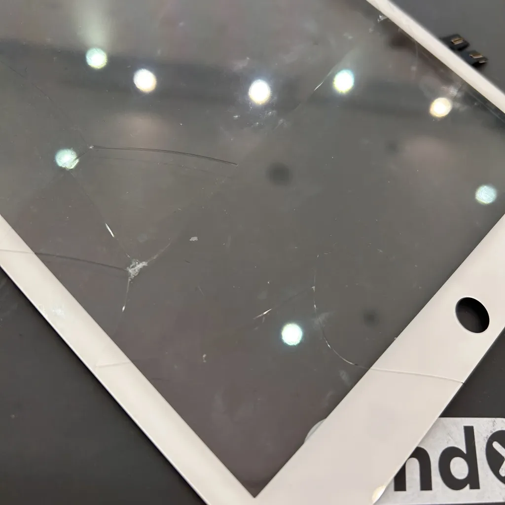 大切なiPadを最短即日で美しく復旧！