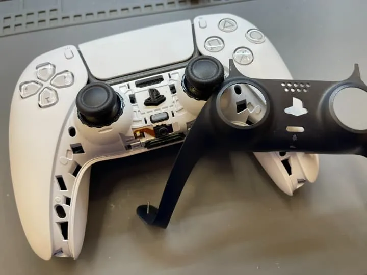 PS5のコントローラー修理