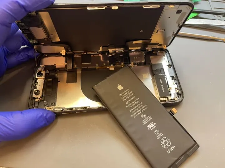 【札幌市東区】iPhone11のバッテリー交換ならスマートクリアへ【イオン札幌栄町店】