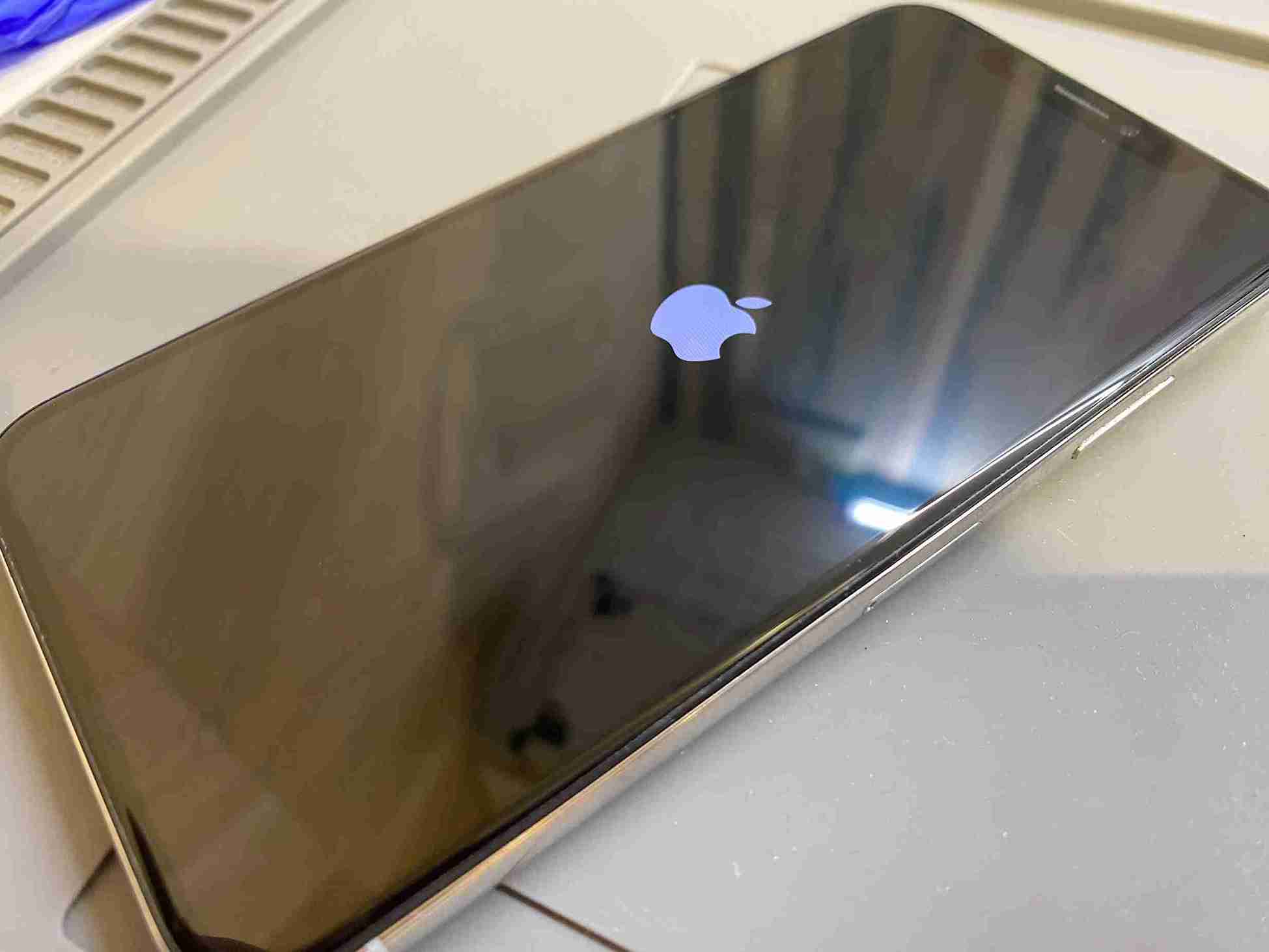 iPhoneXSのリンゴループ修理 大阪