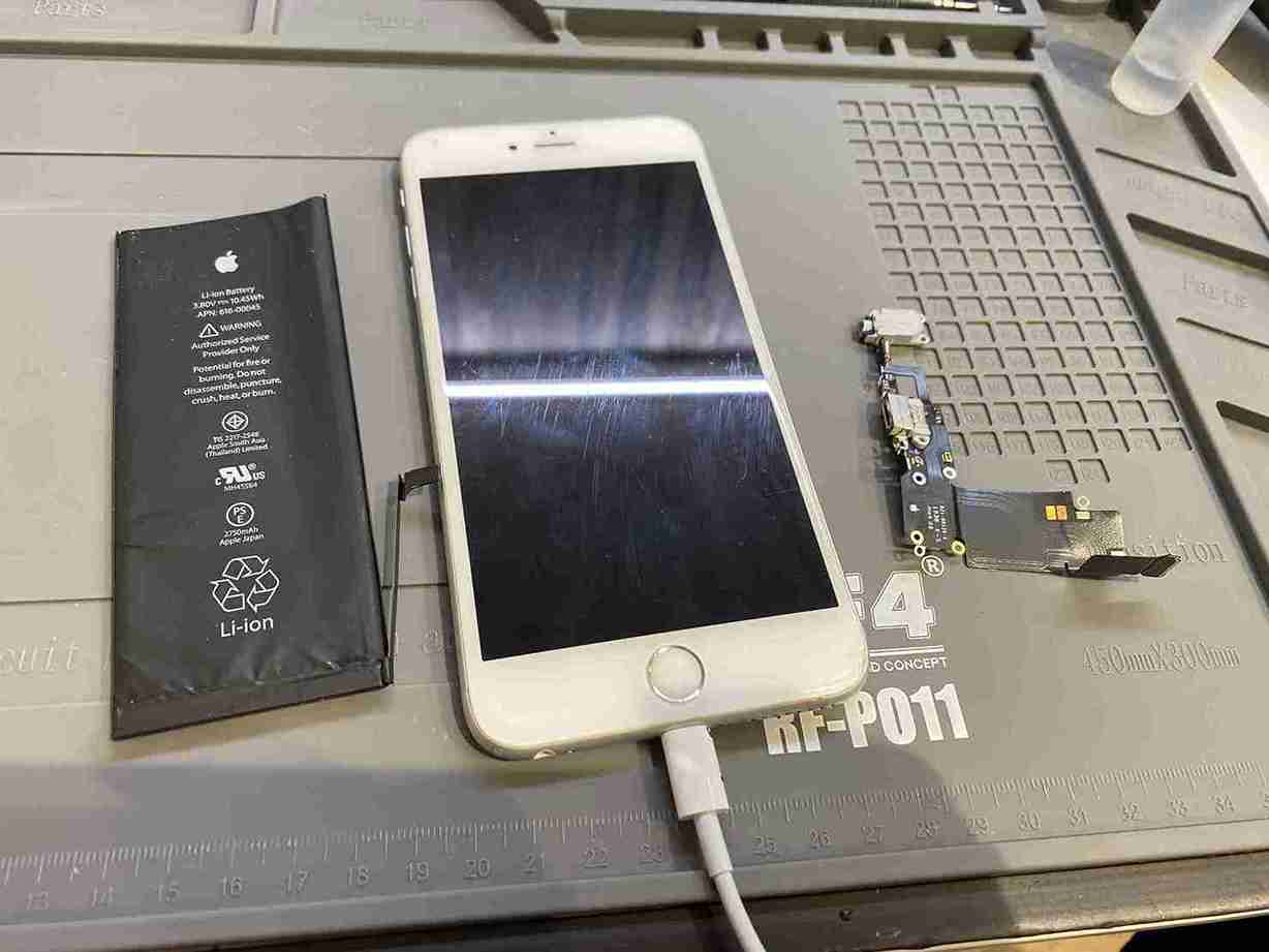 iPhoneにケーブルを挿しても充電しなくなった原因とは？ スマートクリア天神橋筋六丁目駅前店【天六】