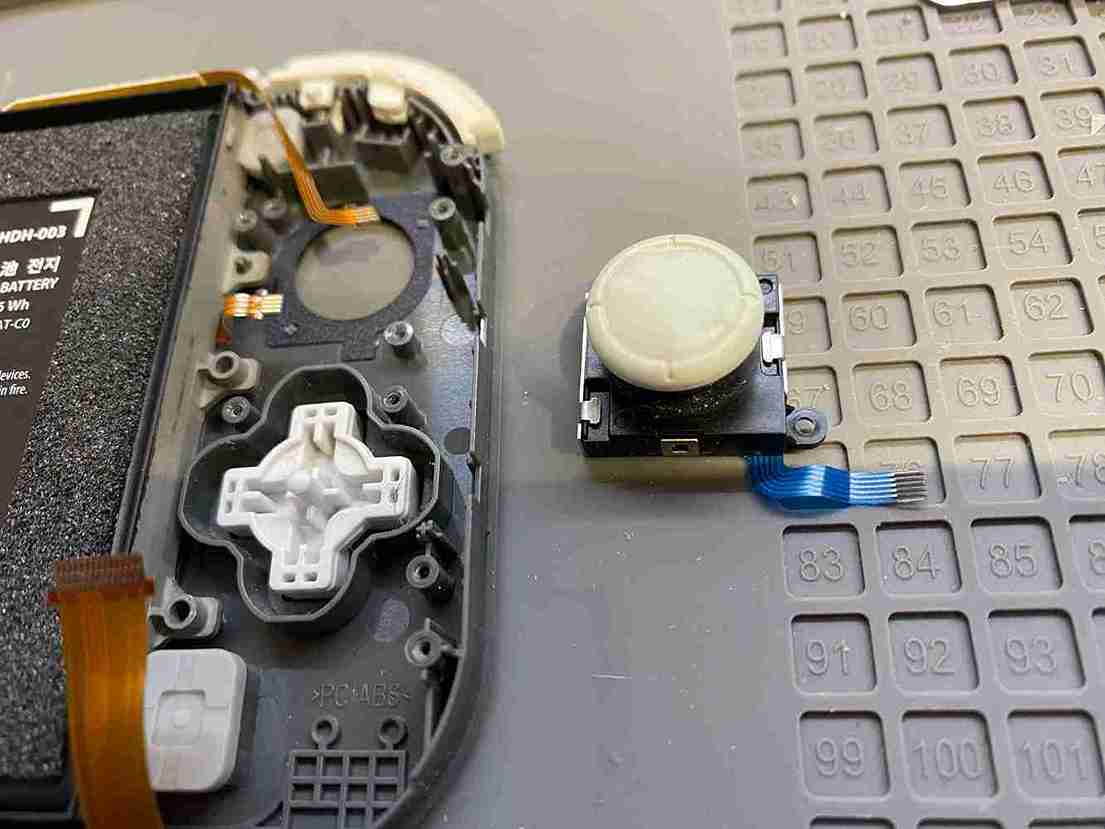 ニンテンドースイッチライトの左スティックドリフト修理 大阪