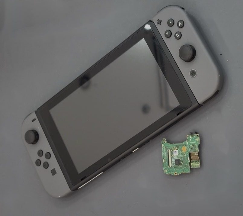 Nintendo Switchのゲームスロットトレー交換