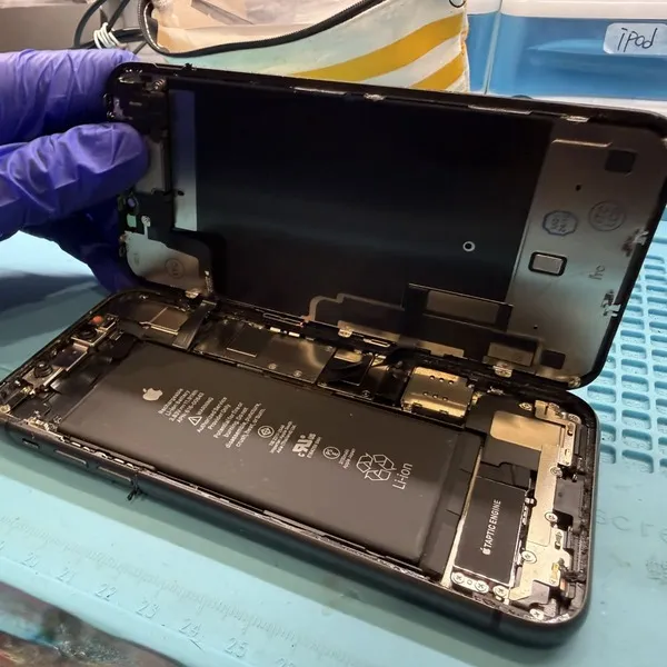 【寒くなるとバッテリーが急に減る!?】iPhoneのバッテリー交換はスマートクリアへ！