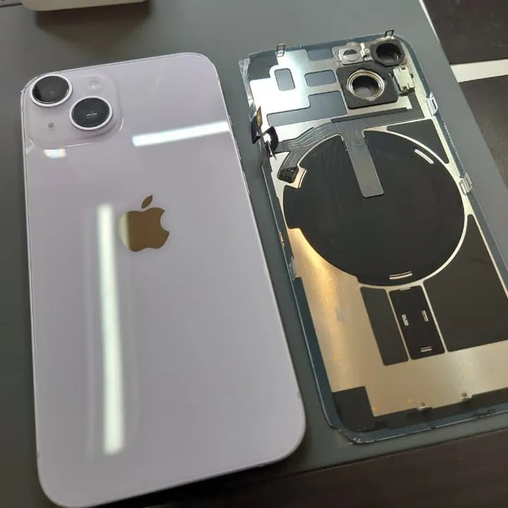 iPhone14の背面修理