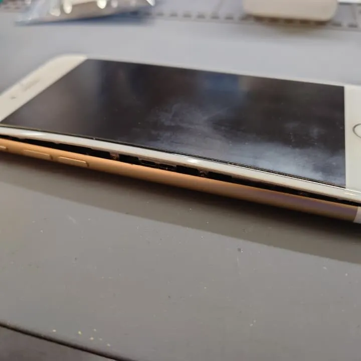 iPhone7のバッテリー膨張