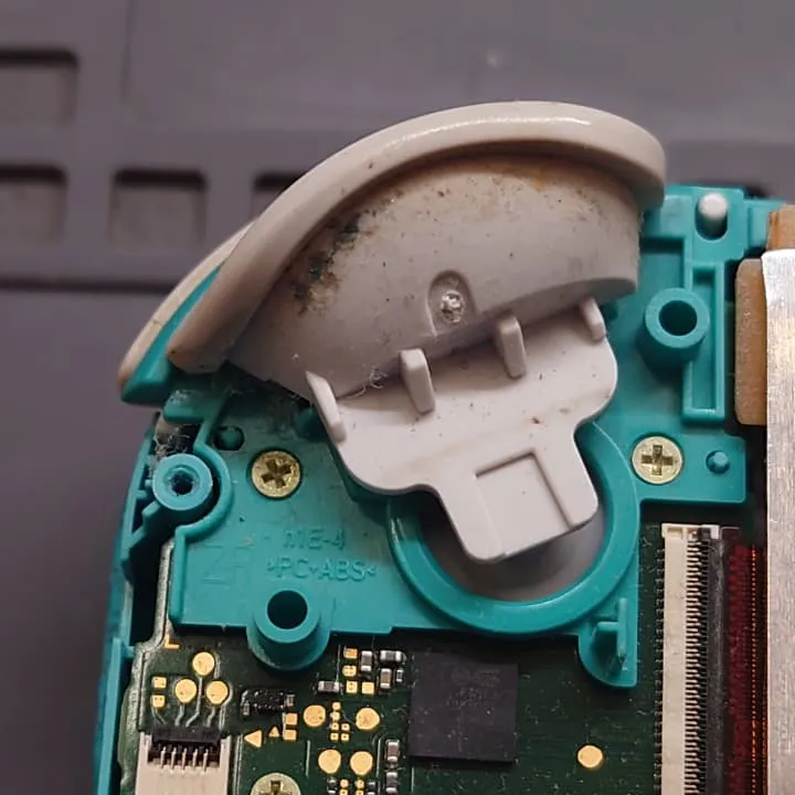 SwitchLiteのLボタン修理