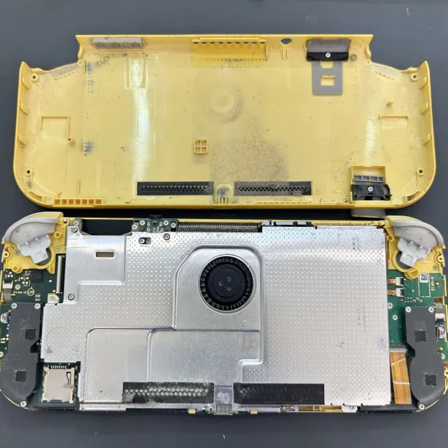 SwitchLiteの清掃前