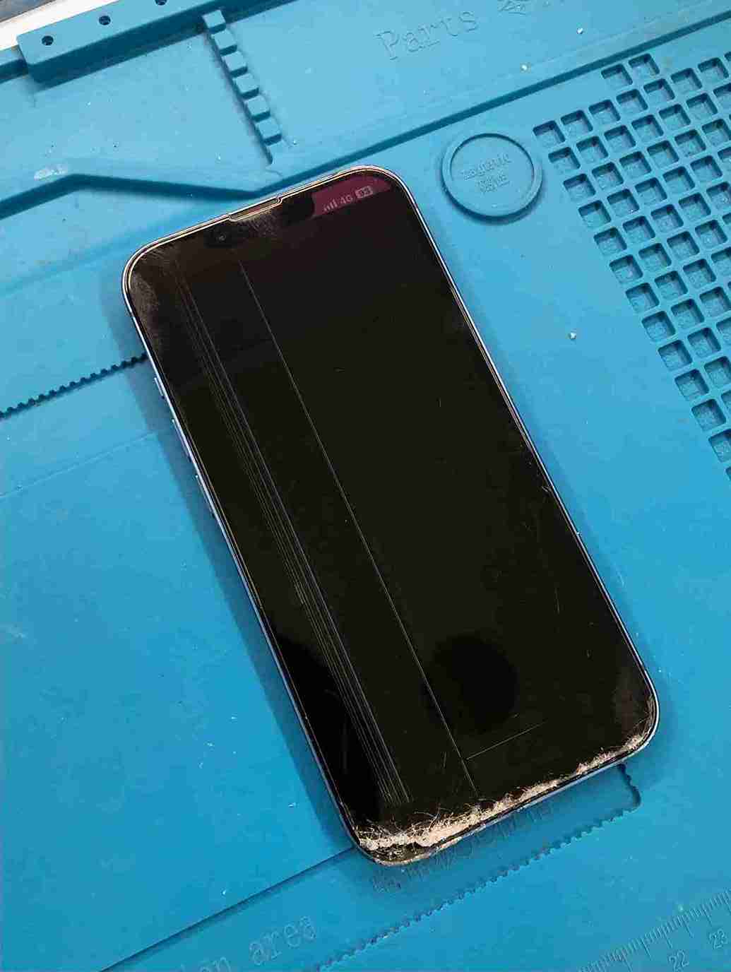 右上の部分以外見えなくなったiPhone13