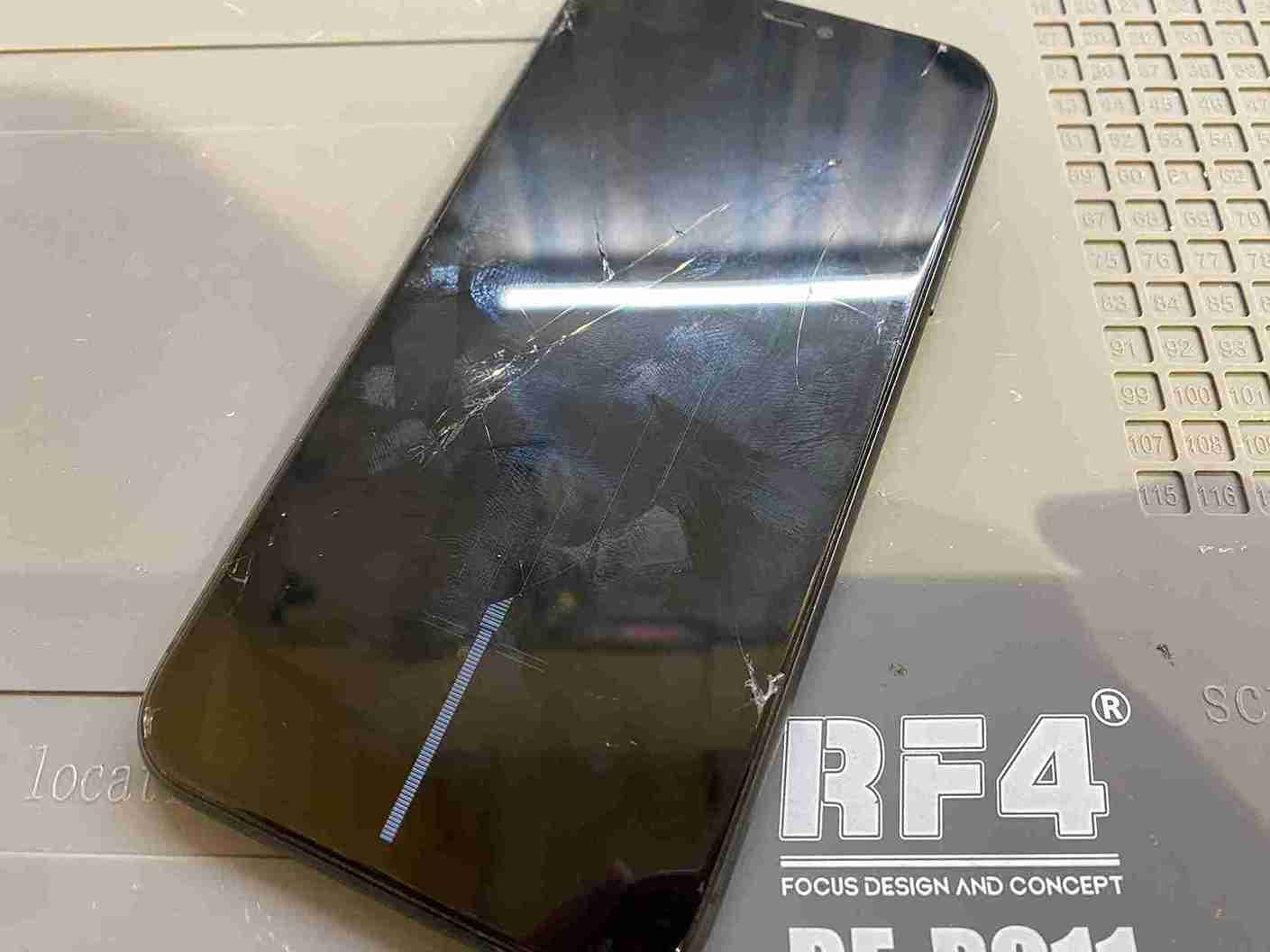 iPhone11の画面割れ修理前 大阪