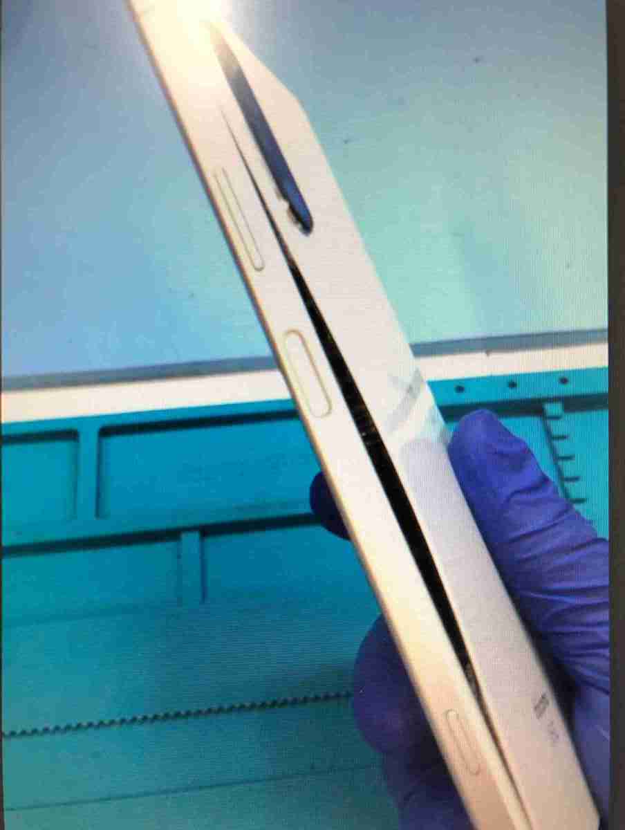 激しく膨張したバッテリー