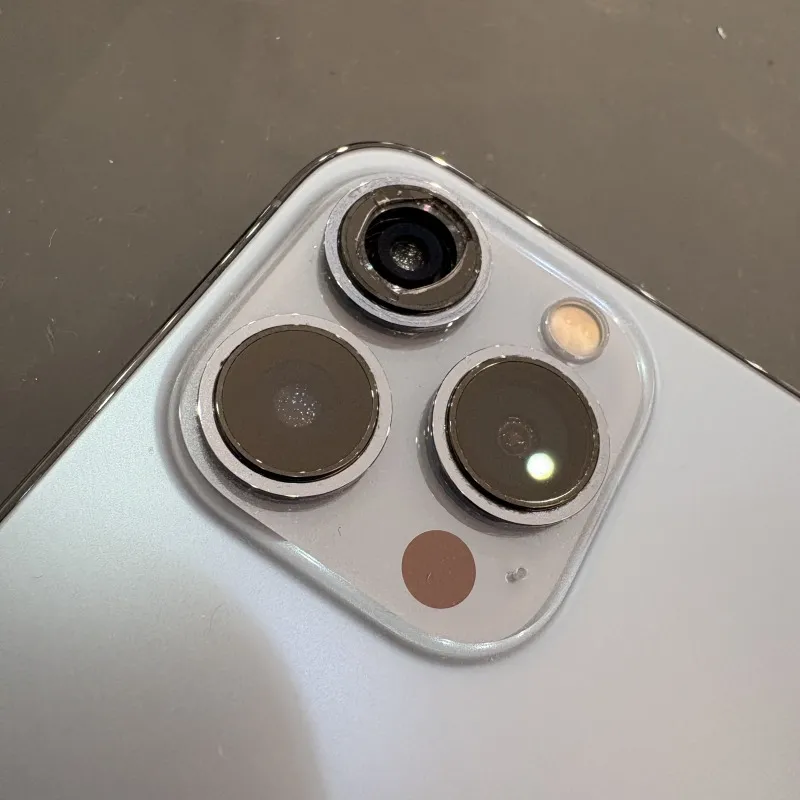 iPhone12Proのカメラレンズ割れ
