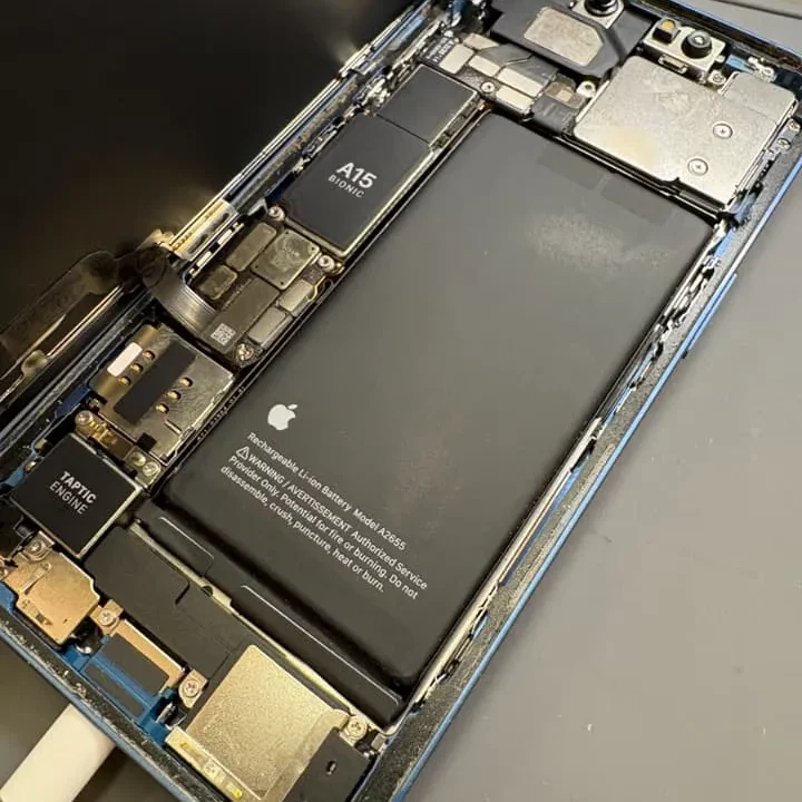 【イオン栄町店】iPhone13 画面割れ＆バッテリー劣化、スマートクリアで一気に解決！【札幌市東区】