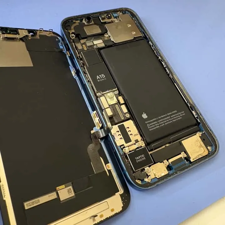 仕事帰りに即回復。スマートクリア イオン札幌藻岩店のiPhoneバッテリー交換【札幌市南区】