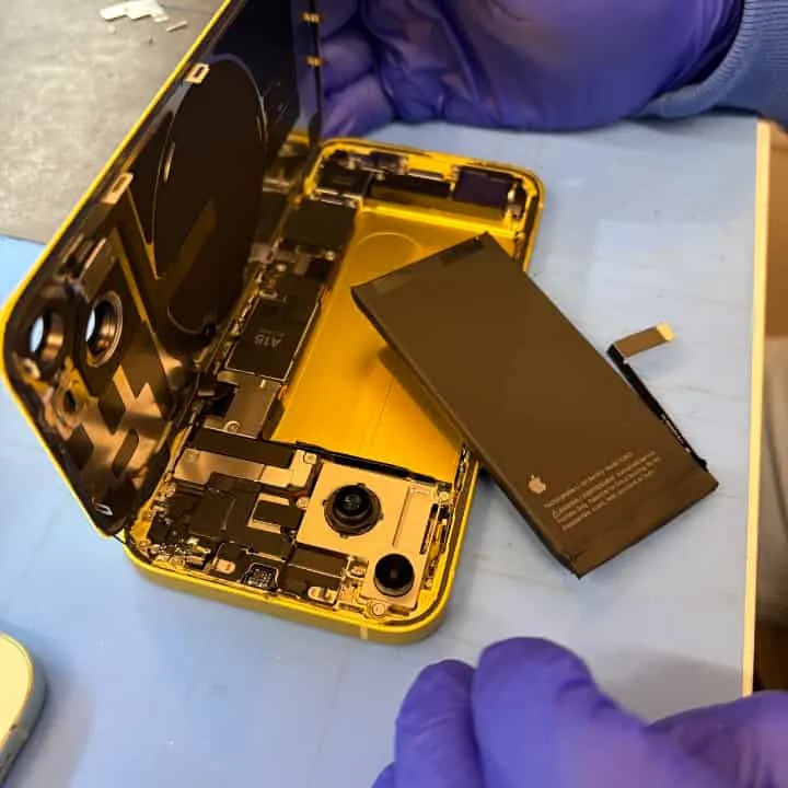 【最短40分】iPhone14の電池持ちが復活！スマートクリア イオン札幌藻岩店の即日バッテリー交換【札幌市南区】