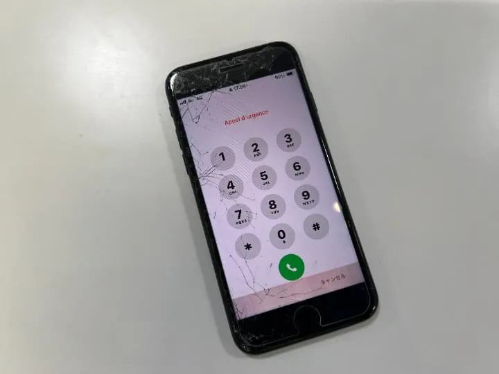 iPhoneSE3,アイフォン,画面交換,画面割れ,画面に穴,画面に線,即日修理,札幌市北区,iPhone修理,スマートクリア,スマートクリアMEGAドンキホーテ札幌篠路店,液晶割れ,表示不良,タッチ不良