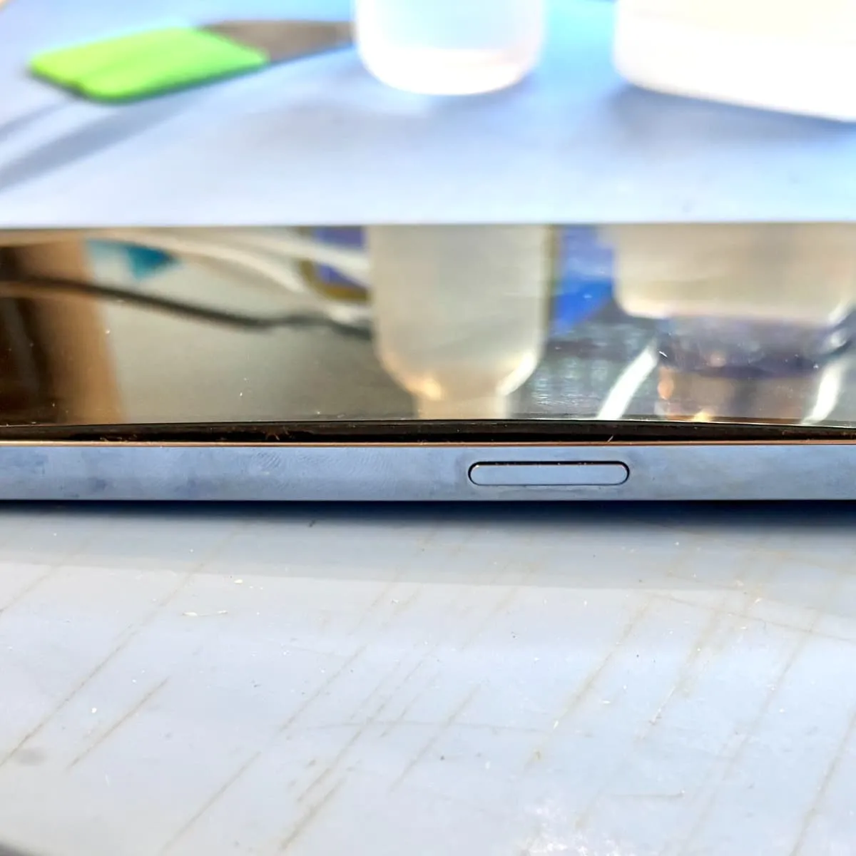 【要注意】iPhone13 Proのバッテリー膨張、放置は危険｜スマートクリア イオン札幌藻岩店で即日修理