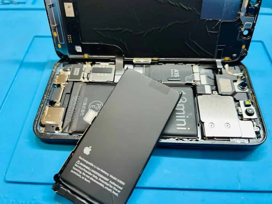 iPhone13miniのバッテリー交換承りました！