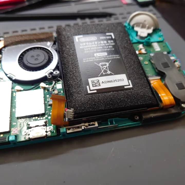 Switch Liteのバッテリー膨張も即日解決