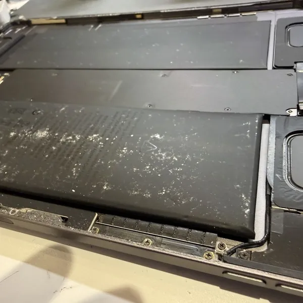 iPadのバッテリー膨張にご注意ください