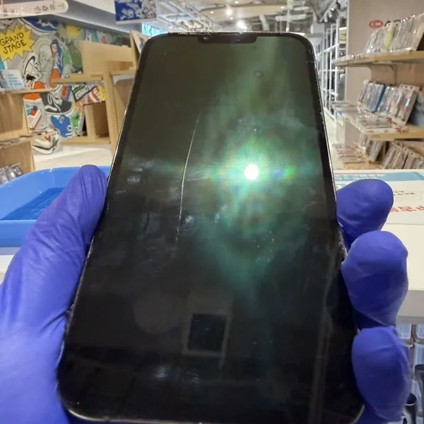 iPhone13ProMaxの画面破損修理を行いました！