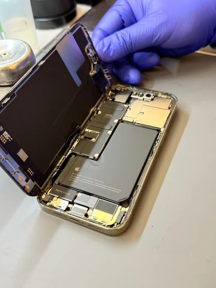 iPhone 14 Proバッテリー交換修理