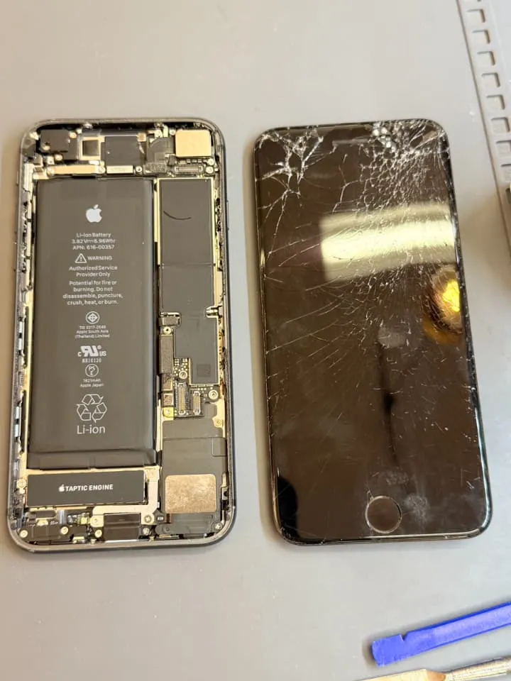 【スマートクリア】iPhone8画面割れ即日修理対応！！【イオン札幌栄町】