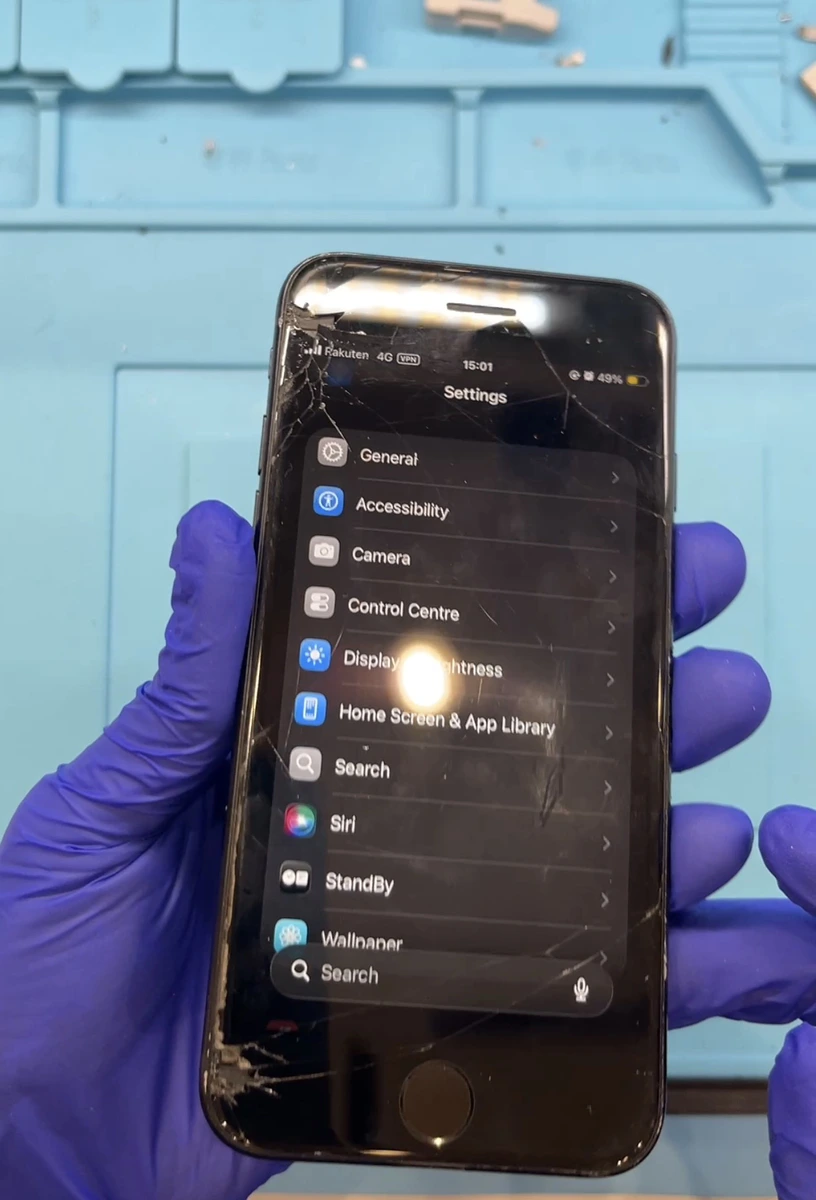 iPhone画面交換完了後の動作確認風景 スマートクリア札幌駅アピア店