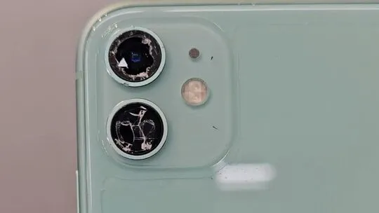 iPhone11のカメラレンズが割れている!?スマートクリア ドン・キホーテ小樽店で即日解決!!
