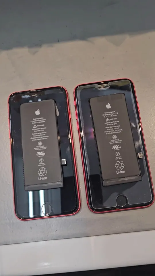 iPhone SE2のバッテリー交換 2台で最短90分で交換可能です！！