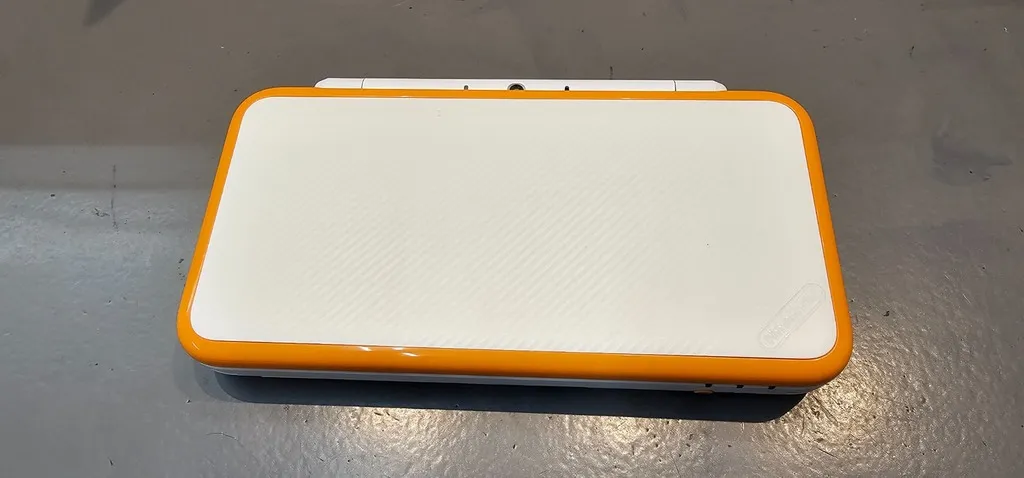 Newニンテンドー2DS LLのバッテリー寿命と交換時期｜小樽で修理ならスマートクリアドン・キホーテ小樽店へ