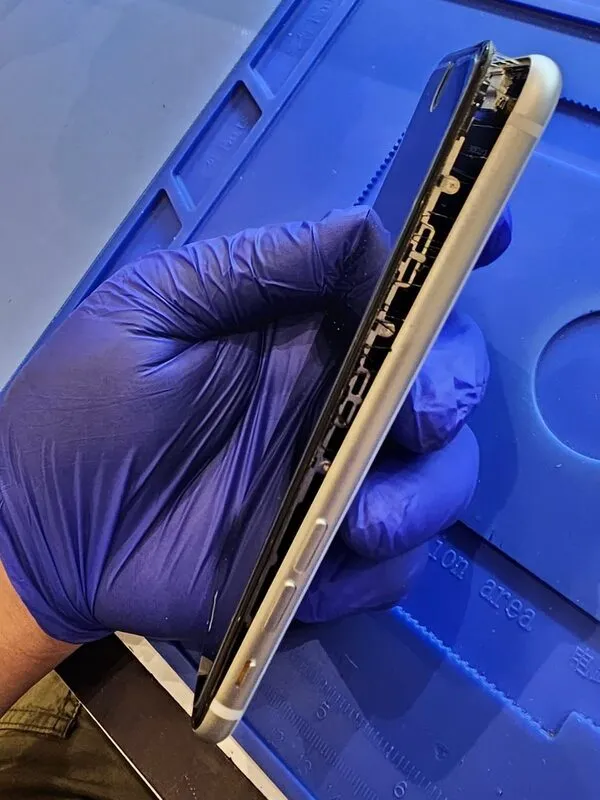 スマートクリアイオン札幌桑園店｜スマホバッテリーが膨らむ前に知っておきたい注意点