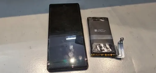 スマホケースに入れていて気づかなかった！画面が浮いてきたらスマートクリア ドン・キホーテ小樽店で即解決！