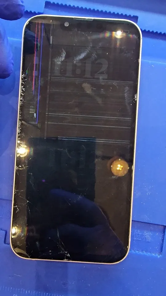 画面割れから始まるゴーストタッチ！スマートクリア イオン札幌桑園店ならデータそのまま修理可能！